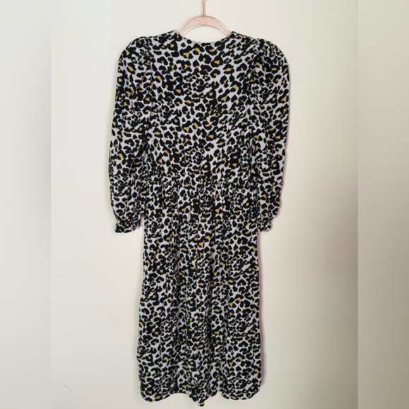 Banana Republic Factory Leopard Print Dress, Long-Sleeved, V-Neck, Size XS. - Picture 3 of 8